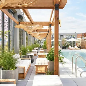 https://the-rockaway-hotel.us-newyorkcity.com