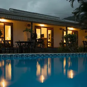 Hotel D'anse Boileau & Restaurant Chez Plume