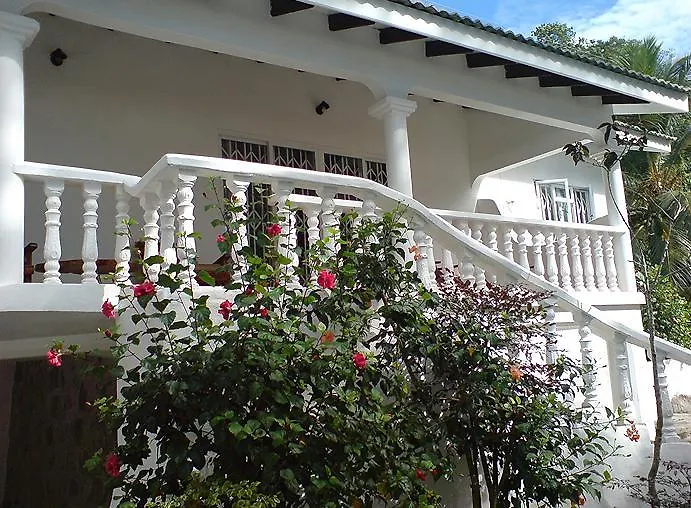 Lazare Picault Hotel Baie Lazare  2*, Baie Lazare (Mahe) Seychelles
