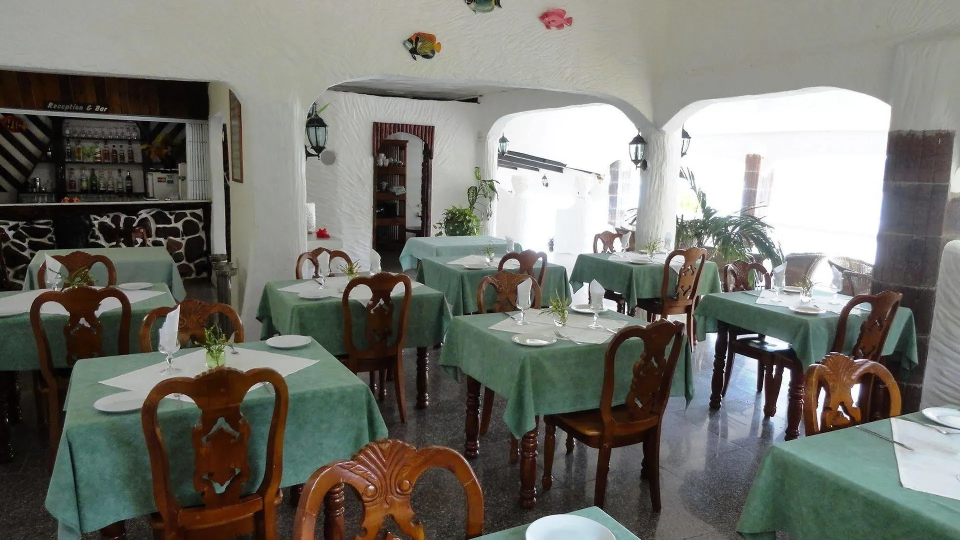 Lazare Picault Hotel Baie Lazare  2*, Baie Lazare (Mahe)